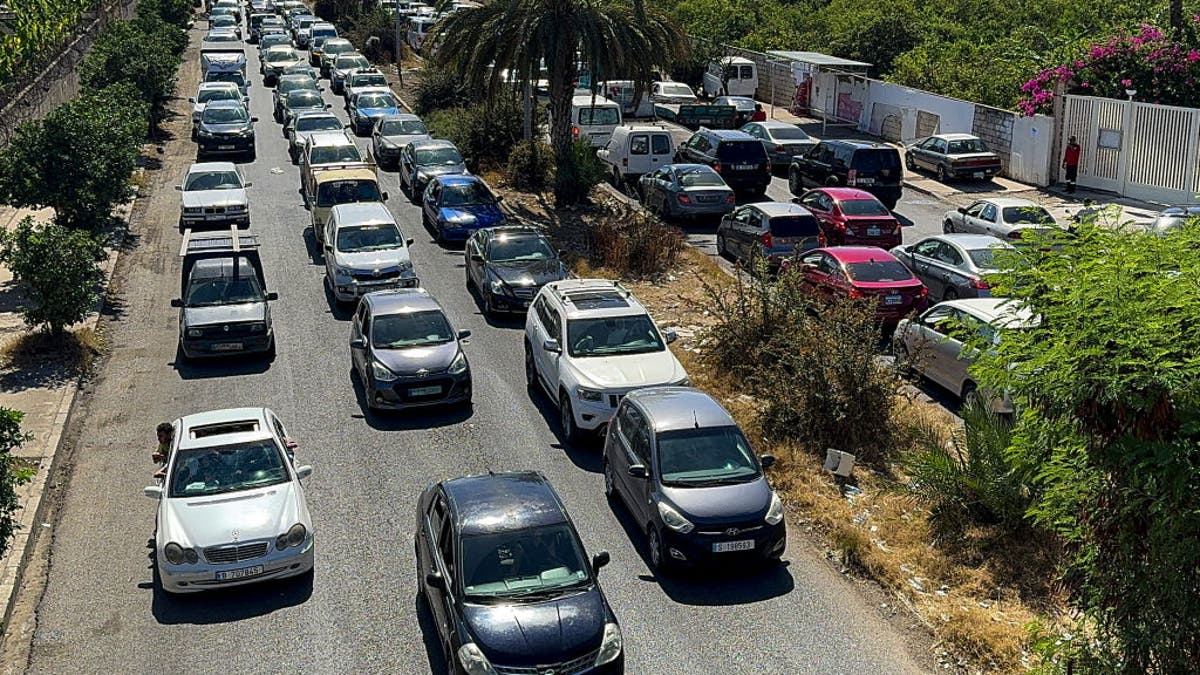 Heavy traffic formed at the entrance of the city of Saida after residents of southern Lebanon, particularly from areas near the border, were forced to flee towards the north of the country due to the intensification of Israeli airstrikes.