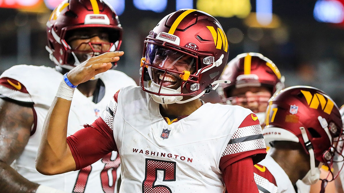 Jayden Daniels celebrates touchdown