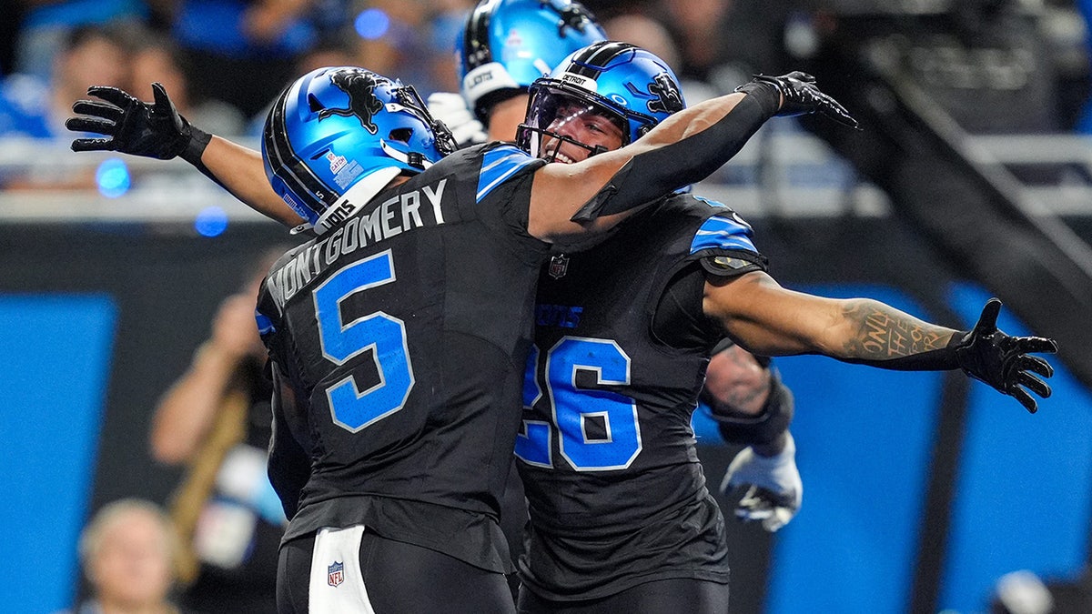 Jahmyr Gibbs celebrates touchdown