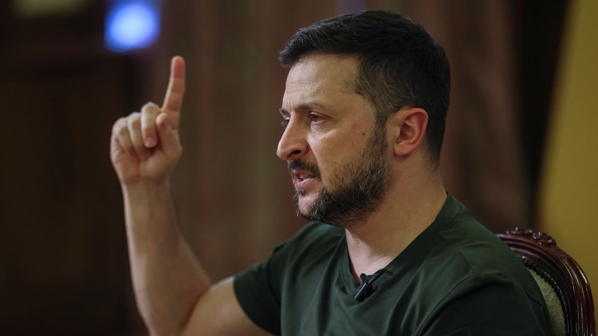 Zelenskyy pointing