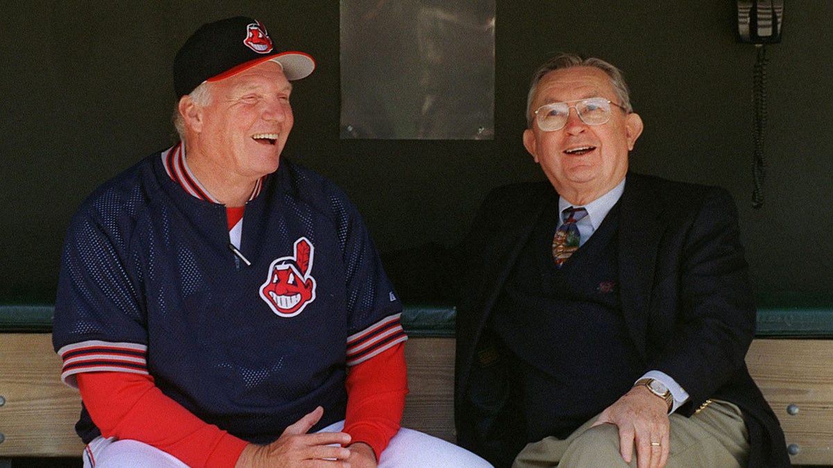 Larry Dolan speaks with Charlie Manuel